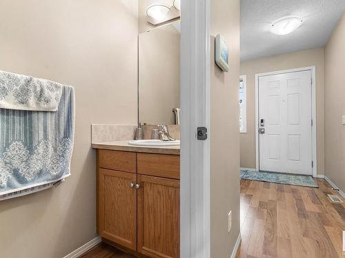 15 2816 34 Avenue, Edmonton, AB - Indoor Photo Showing Bathroom