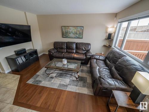 21720 99A Avenue, Edmonton, AB - Indoor Photo Showing Living Room