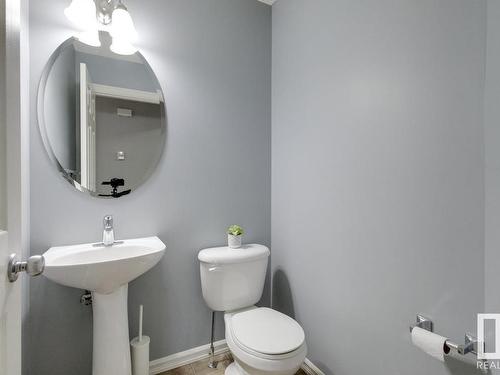 1050 Mckinney Green, Edmonton, AB - Indoor Photo Showing Bathroom