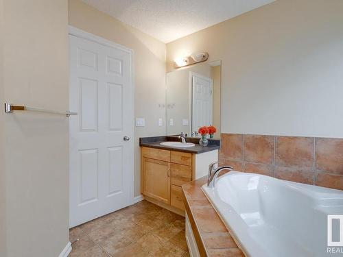 1050 Mckinney Green, Edmonton, AB - Indoor Photo Showing Bathroom