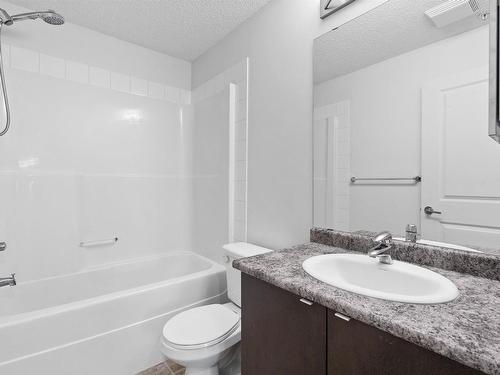 332 504 Albany Way, Edmonton, AB - Indoor Photo Showing Bathroom