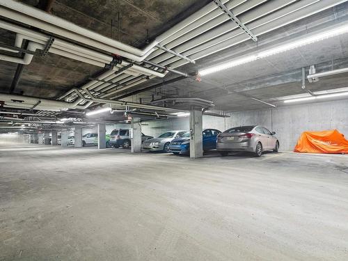 332 504 Albany Way, Edmonton, AB - Indoor Photo Showing Garage