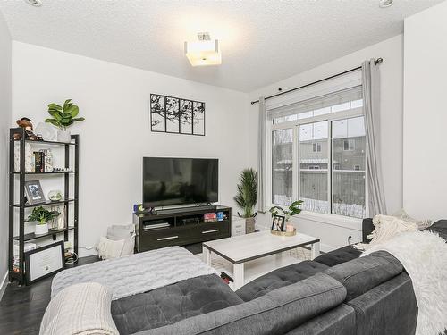 9 2215 24 Street, Edmonton, AB - Indoor Photo Showing Living Room