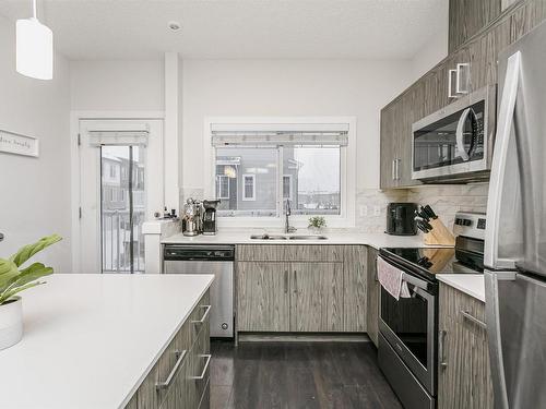 9 2215 24 Street, Edmonton, AB - Indoor Photo Showing Kitchen With Stainless Steel Kitchen With Upgraded Kitchen