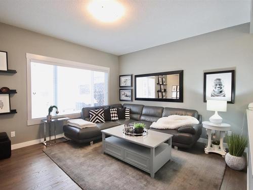 20728 99 Avenue, Edmonton, AB - Indoor Photo Showing Living Room