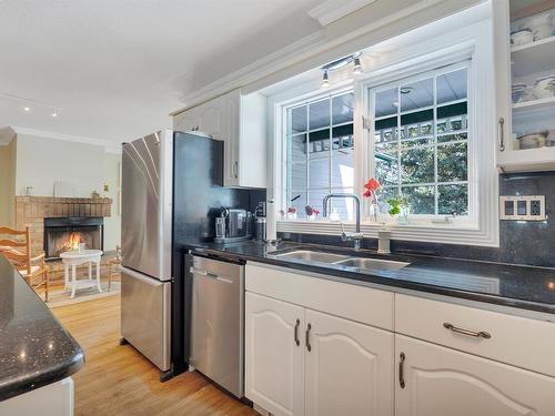 245008 Twp Rd 474, Rural Wetaskiwin County, AB - Indoor Photo Showing Kitchen With Double Sink