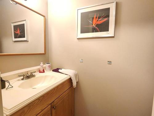 4353 46 Street, Stony Plain, AB - Indoor Photo Showing Bathroom