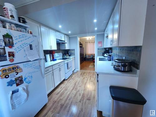 4353 46 Street, Stony Plain, AB - Indoor Photo Showing Kitchen