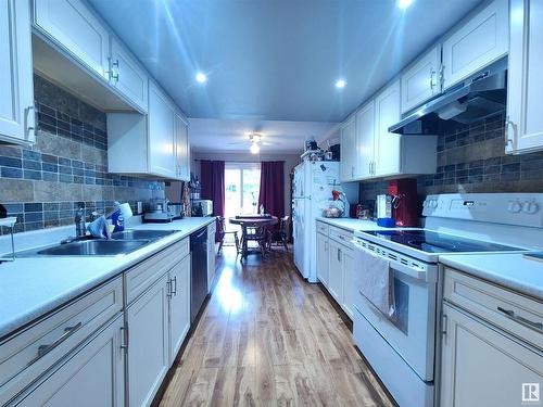 4353 46 Street, Stony Plain, AB - Indoor Photo Showing Kitchen With Double Sink