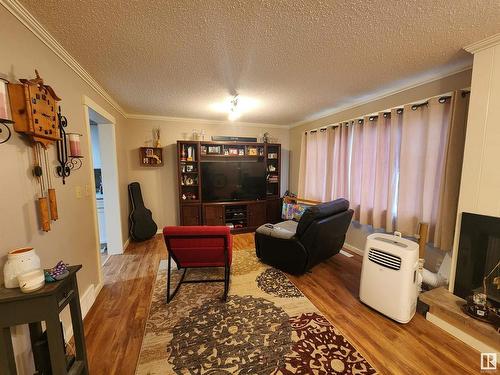 4353 46 Street, Stony Plain, AB - Indoor Photo Showing Other Room