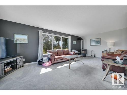 472060 Rr 231, Rural Wetaskiwin County, AB - Indoor Photo Showing Living Room