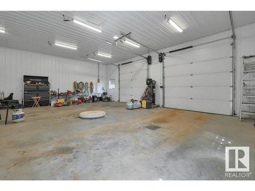 472060 Rr 231, Rural Wetaskiwin County, AB - Indoor Photo Showing Garage