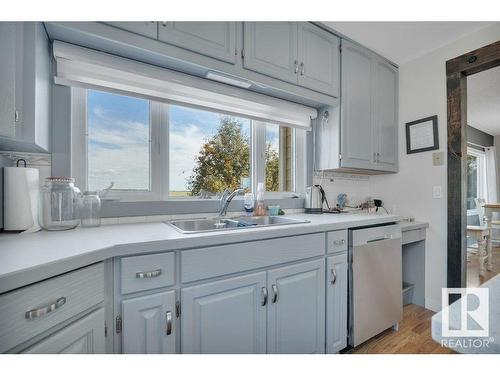 472060 Rr 231, Rural Wetaskiwin County, AB - Indoor Photo Showing Kitchen With Double Sink