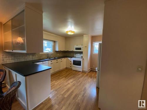 4618 47 Avenue, Wetaskiwin, AB - Indoor Photo Showing Kitchen With Double Sink