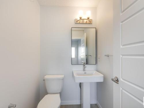 2456 Trumpeter Way, Edmonton, AB - Indoor Photo Showing Bathroom