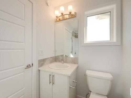 2456 Trumpeter Way, Edmonton, AB - Indoor Photo Showing Bathroom