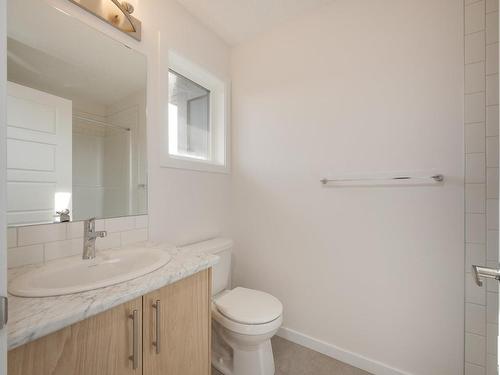 2448 Trumpeter Way, Edmonton, AB - Indoor Photo Showing Bathroom