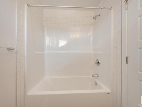 2448 Trumpeter Way, Edmonton, AB - Indoor Photo Showing Bathroom