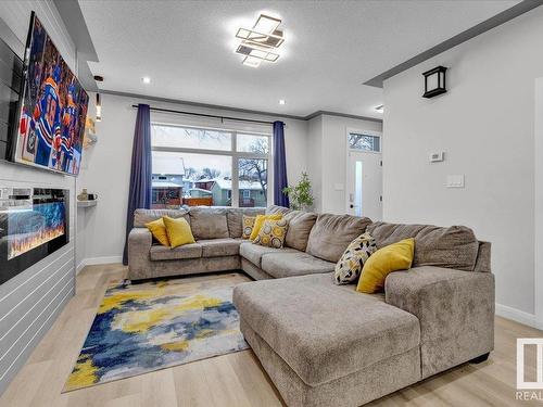 9623 154 Street Nw, Edmonton, AB - Indoor Photo Showing Living Room