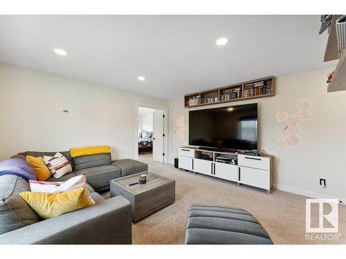 22527 99 Avenue, Edmonton, AB - Indoor Photo Showing Living Room