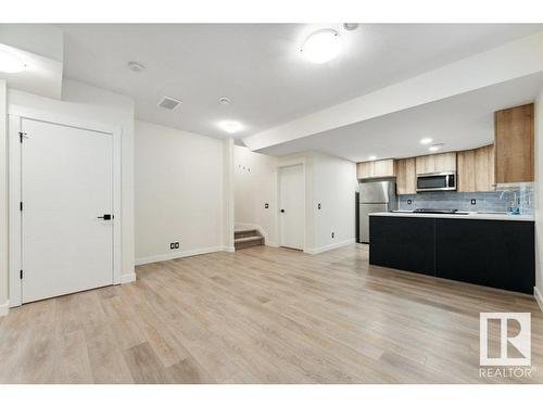 22527 99 Avenue, Edmonton, AB - Indoor Photo Showing Kitchen