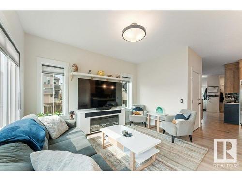 22527 99 Avenue, Edmonton, AB - Indoor Photo Showing Living Room