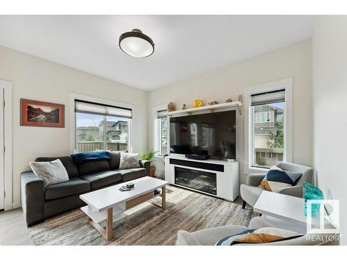 22527 99 Avenue, Edmonton, AB - Indoor Photo Showing Living Room