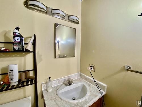 75 11255 31 Avenue, Edmonton, AB - Indoor Photo Showing Bathroom