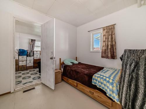 4528 46B St, Rural Lac Ste. Anne County, AB - Indoor Photo Showing Bedroom