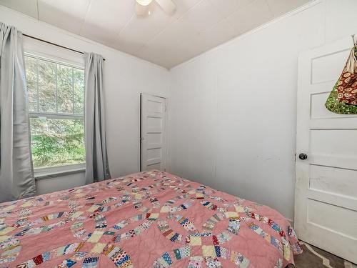 4528 46B St, Rural Lac Ste. Anne County, AB - Indoor Photo Showing Bedroom