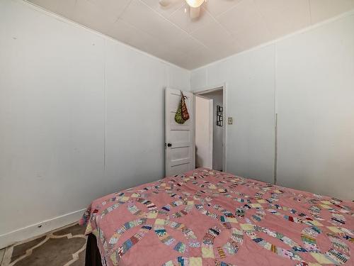 4528 46B St, Rural Lac Ste. Anne County, AB - Indoor Photo Showing Bedroom