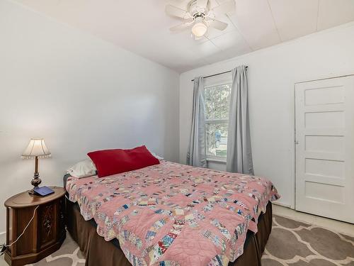 4528 46B St, Rural Lac Ste. Anne County, AB - Indoor Photo Showing Bedroom