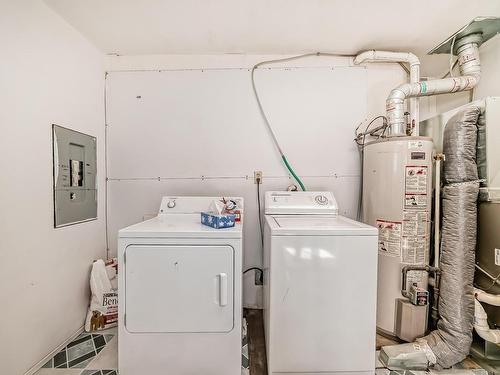 4528 46B St, Rural Lac Ste. Anne County, AB - Indoor Photo Showing Laundry Room