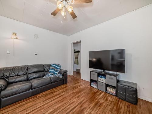 4528 46B St, Rural Lac Ste. Anne County, AB - Indoor Photo Showing Living Room