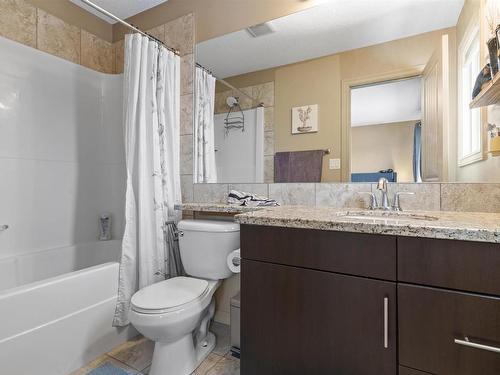 6914 19A Avenue, Edmonton, AB - Indoor Photo Showing Bathroom