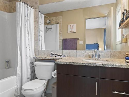 6914 19A Avenue, Edmonton, AB - Indoor Photo Showing Bathroom