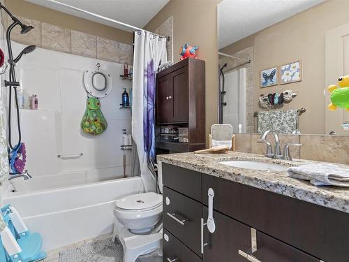 6914 19A Avenue, Edmonton, AB - Indoor Photo Showing Bathroom