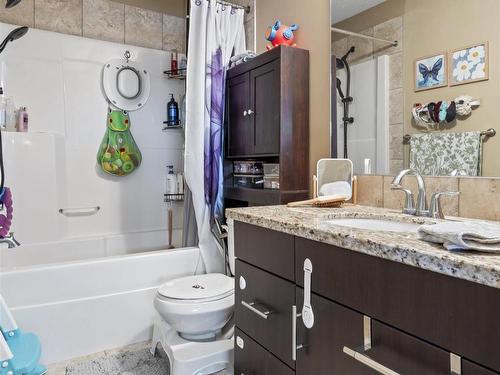 6914 19A Avenue, Edmonton, AB - Indoor Photo Showing Bathroom