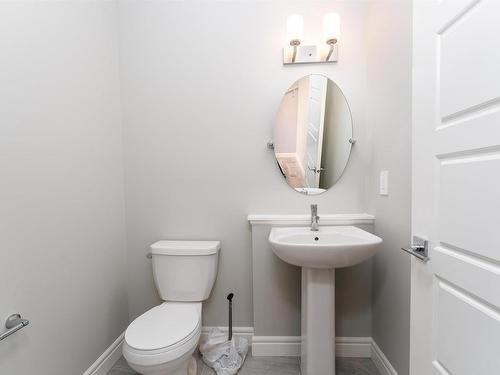 16720 30 Avenue, Edmonton, AB - Indoor Photo Showing Bathroom