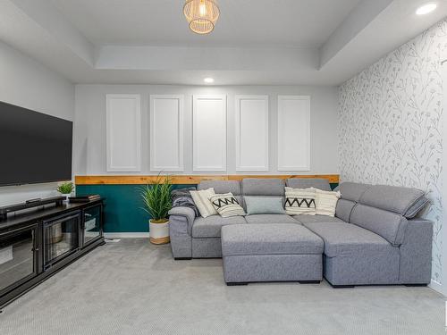 4658 Alwood Way, Edmonton, AB - Indoor Photo Showing Living Room