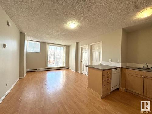 Edmonton, AB - Indoor Photo Showing Other Room