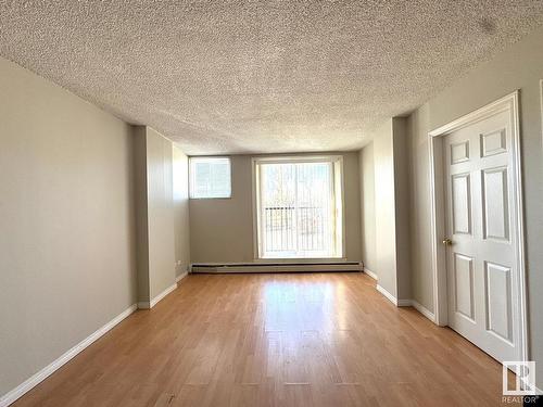 Edmonton, AB - Indoor Photo Showing Other Room