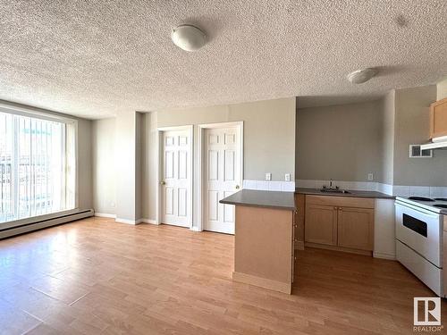 Edmonton, AB - Indoor Photo Showing Kitchen