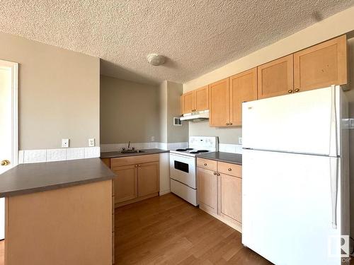 Edmonton, AB - Indoor Photo Showing Kitchen