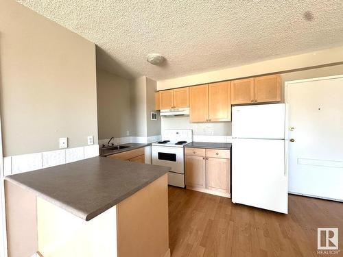 Edmonton, AB - Indoor Photo Showing Kitchen