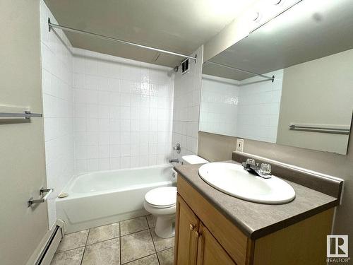 Edmonton, AB - Indoor Photo Showing Bathroom