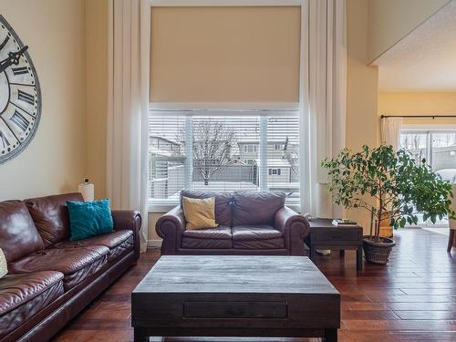 3620 14 Street Nw, Edmonton, AB - Indoor Photo Showing Living Room