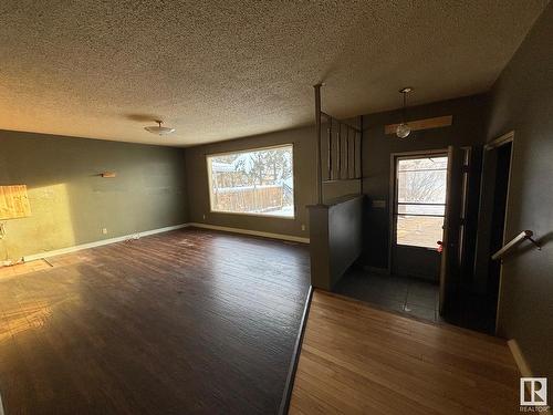 5316 52 Avenue, Bruderheim, AB - Indoor