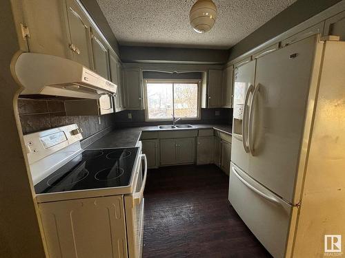 5316 52 Avenue, Bruderheim, AB - Indoor Photo Showing Kitchen With Double Sink