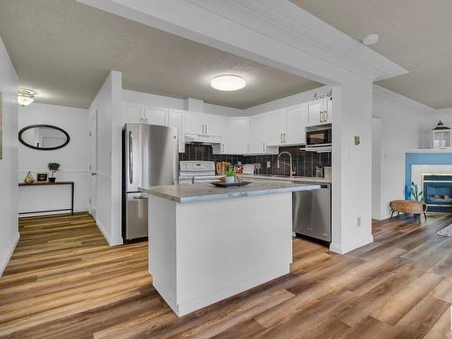 36 9914 80 Avenue, Edmonton, AB - Indoor Photo Showing Kitchen